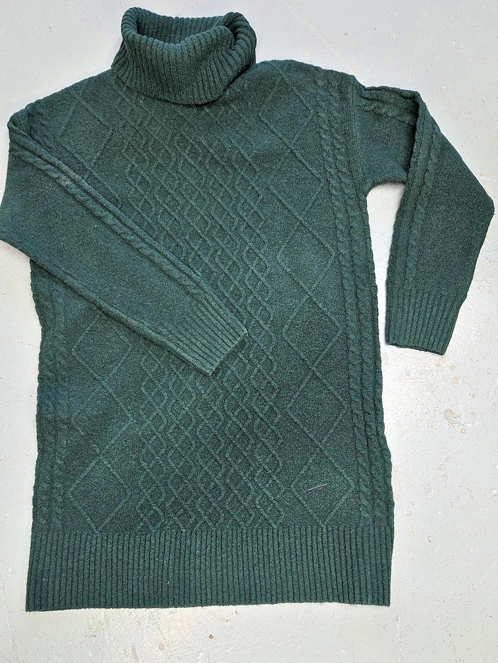 Cable Knit Turtleneck Sweater in Green